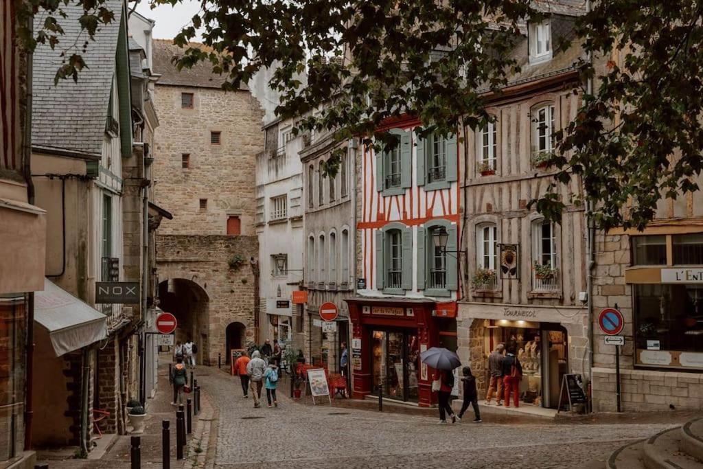Lumineux Pres Des Remparts
